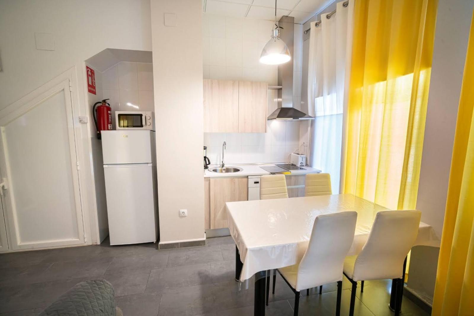Apartamentos La Plazuela Banos De Montemayor Bagian luar foto